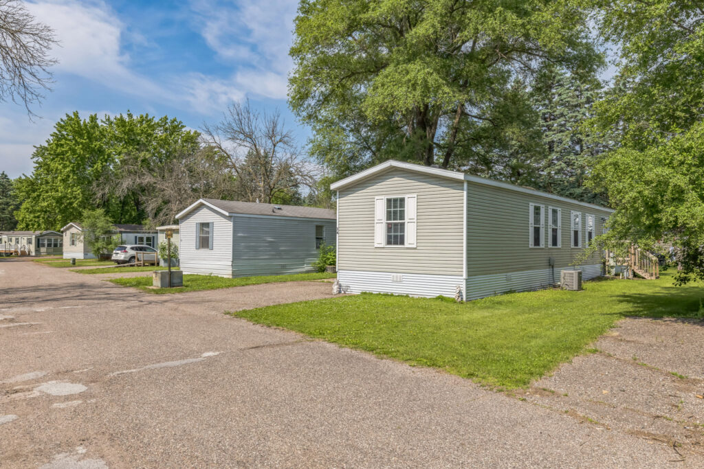07 715 7th St W Wabasha MN 55981 USA Exterior HT8A4406